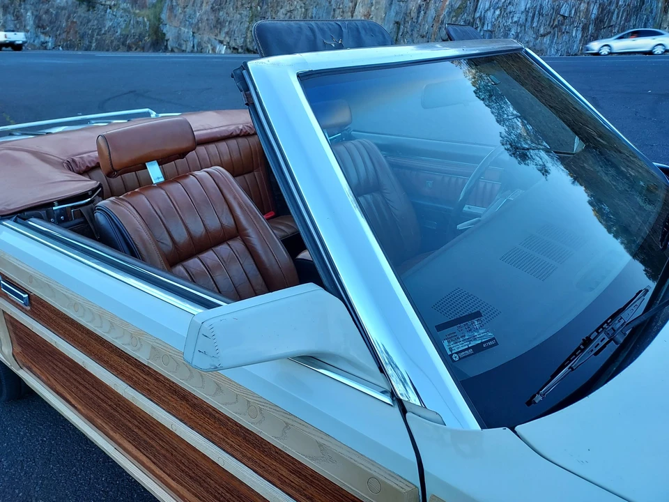 1983 Chrysler LeBaron - Image 30 of 31