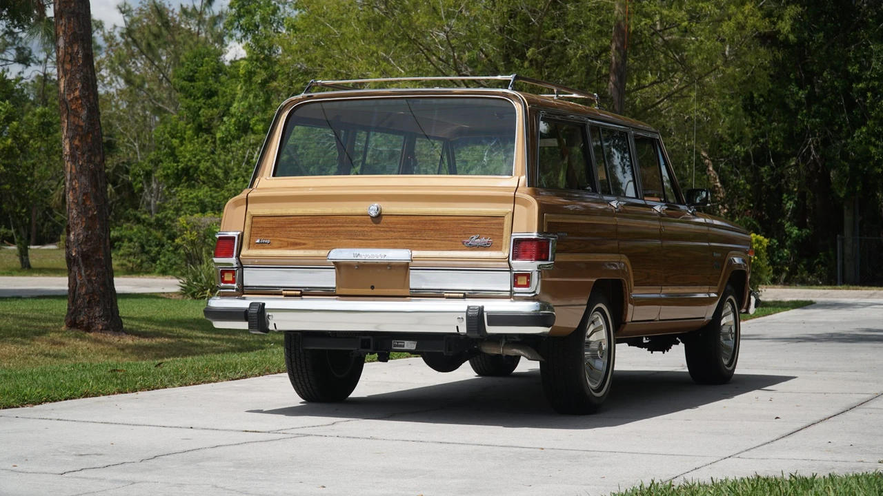 1983 Jeep SJ Wagoneer - Image 24 of 31