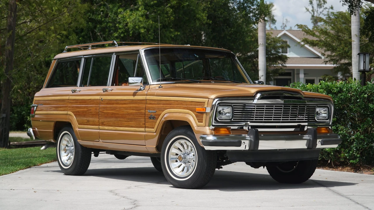 1983 Jeep SJ Wagoneer - Image 15 of 31