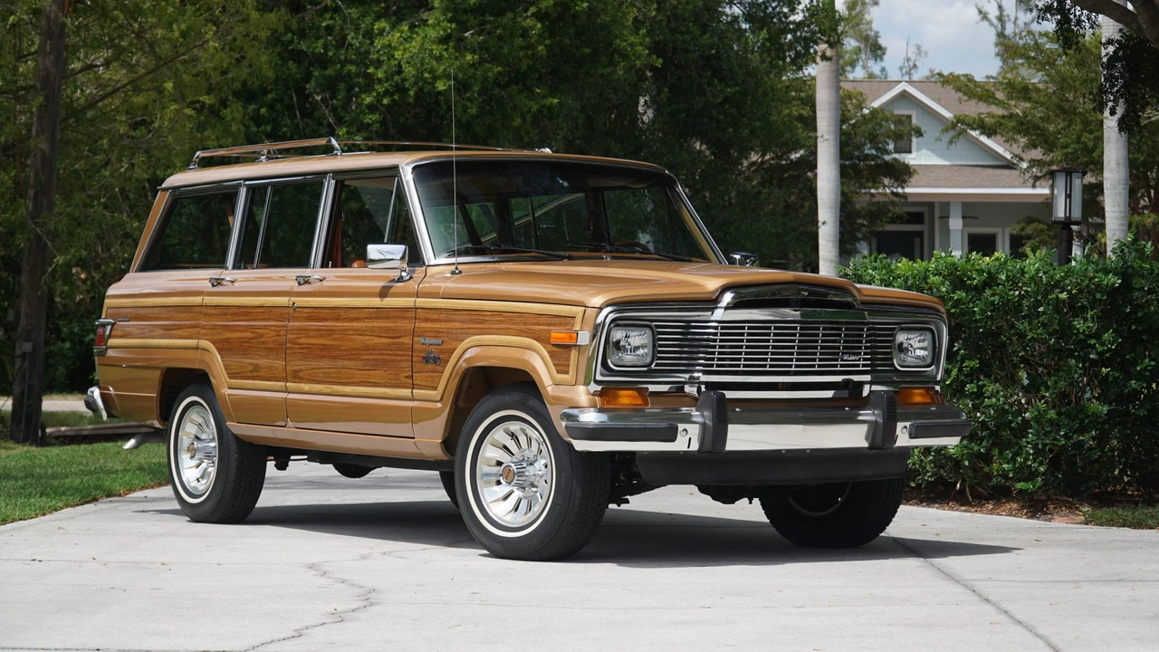 1983 Jeep SJ Wagoneer - Image 13 of 31