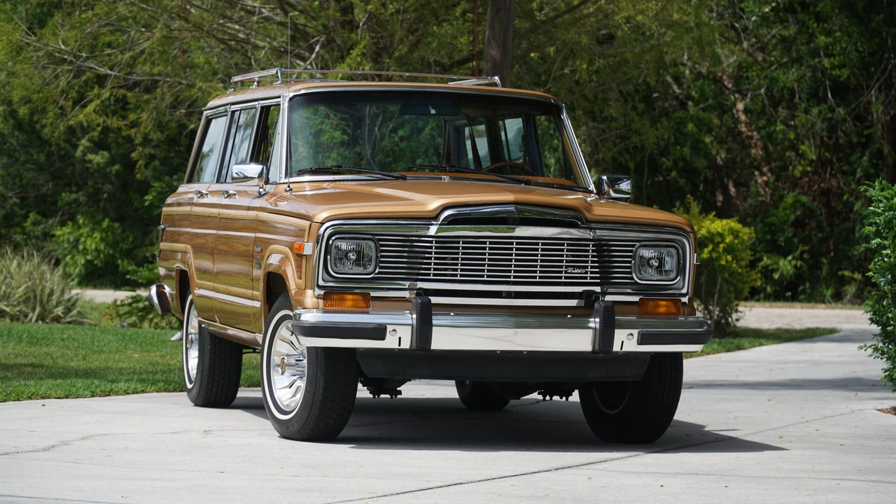 1983 Jeep SJ Wagoneer - Image 9 of 31