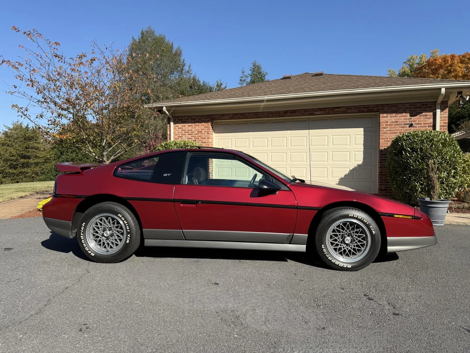 1987 Pontiac Fiero GT - Image 10 of 31