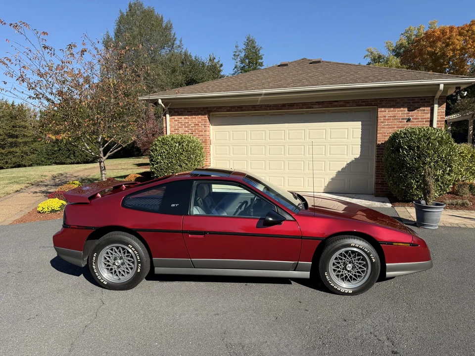 1987 Pontiac Fiero GT - Image 11 of 31