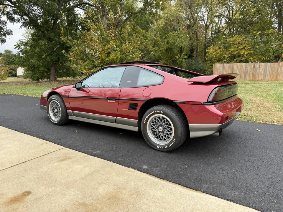 1987 Pontiac Fiero GT - Image 17 of 31