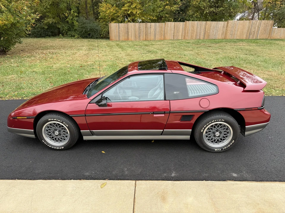 1987 Pontiac Fiero GT - Image 18 of 31