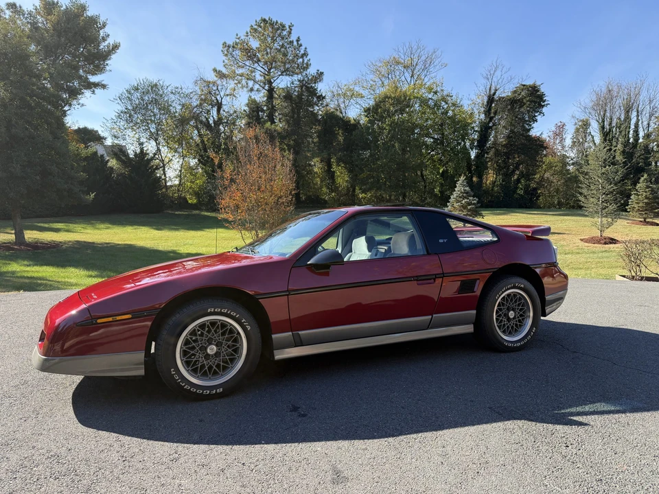 1987 Pontiac Fiero GT - Image 2 of 31