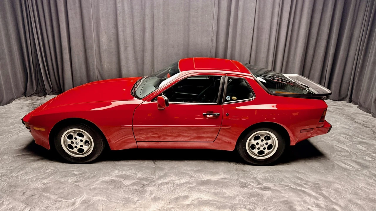 1987 Porsche 944 - Image 28 of 31