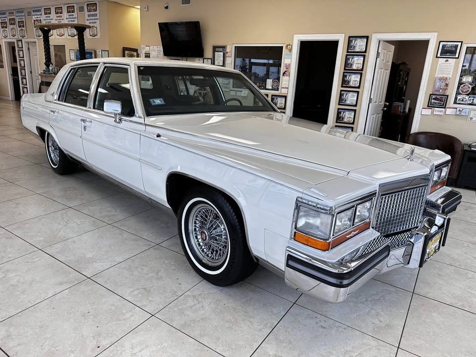 1988 Cadillac Brougham - Image 13 of 31