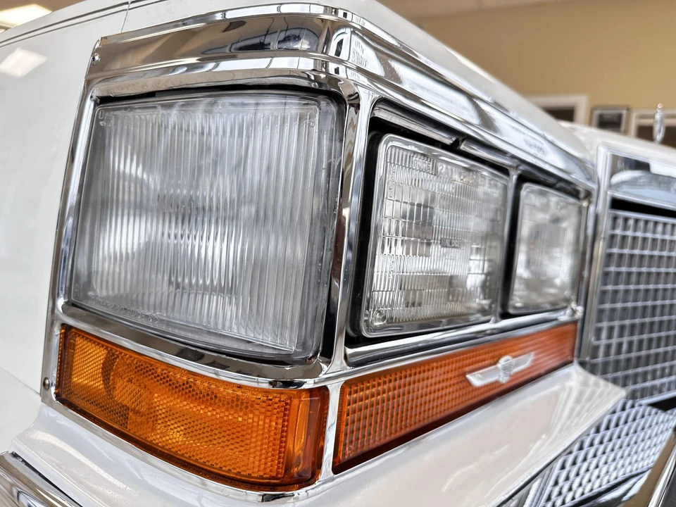 1988 Cadillac Brougham - Image 29 of 31