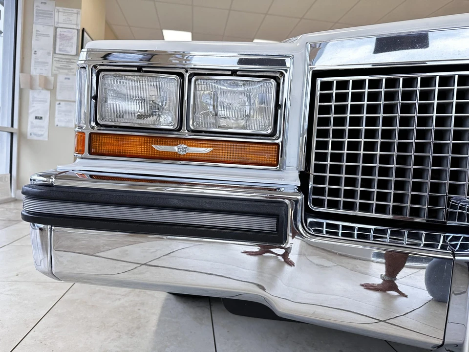 1988 Cadillac Brougham - Image 26 of 31