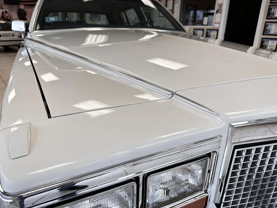 1988 Cadillac Brougham - Image 16 of 31