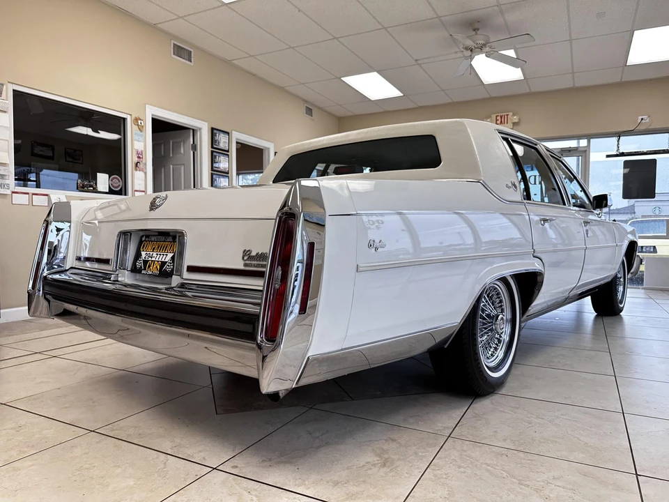 1988 Cadillac Brougham - Image 10 of 31