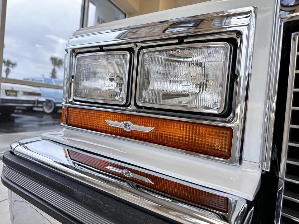 1988 Cadillac Brougham - Image 27 of 31