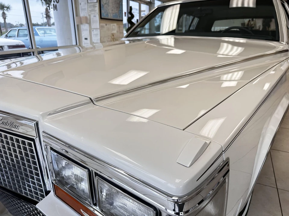 1988 Cadillac Brougham - Image 21 of 31