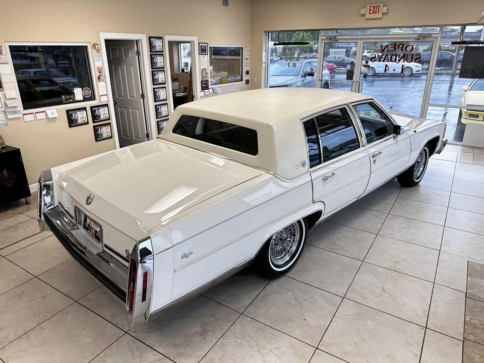 1988 Cadillac Brougham - Image 9 of 31