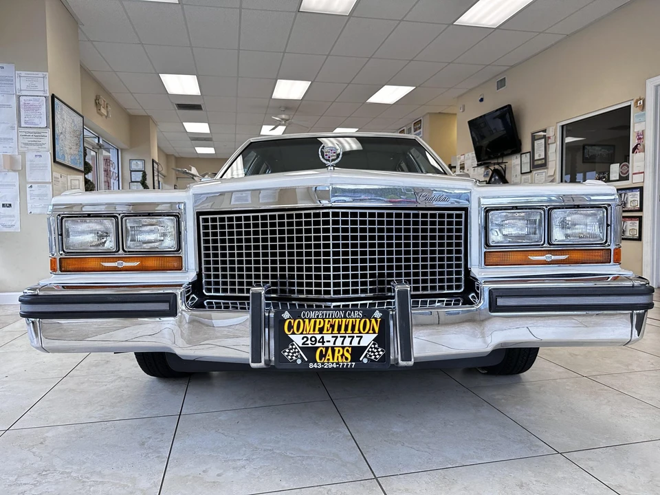 1988 Cadillac Brougham - Image 25 of 31