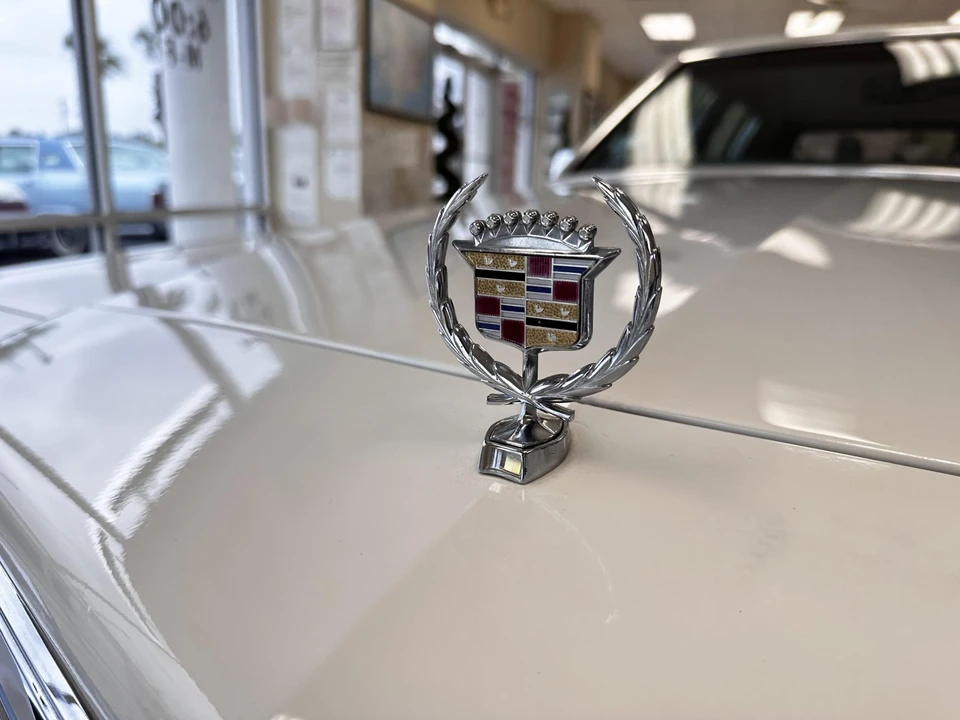 1988 Cadillac Brougham - Image 19 of 31