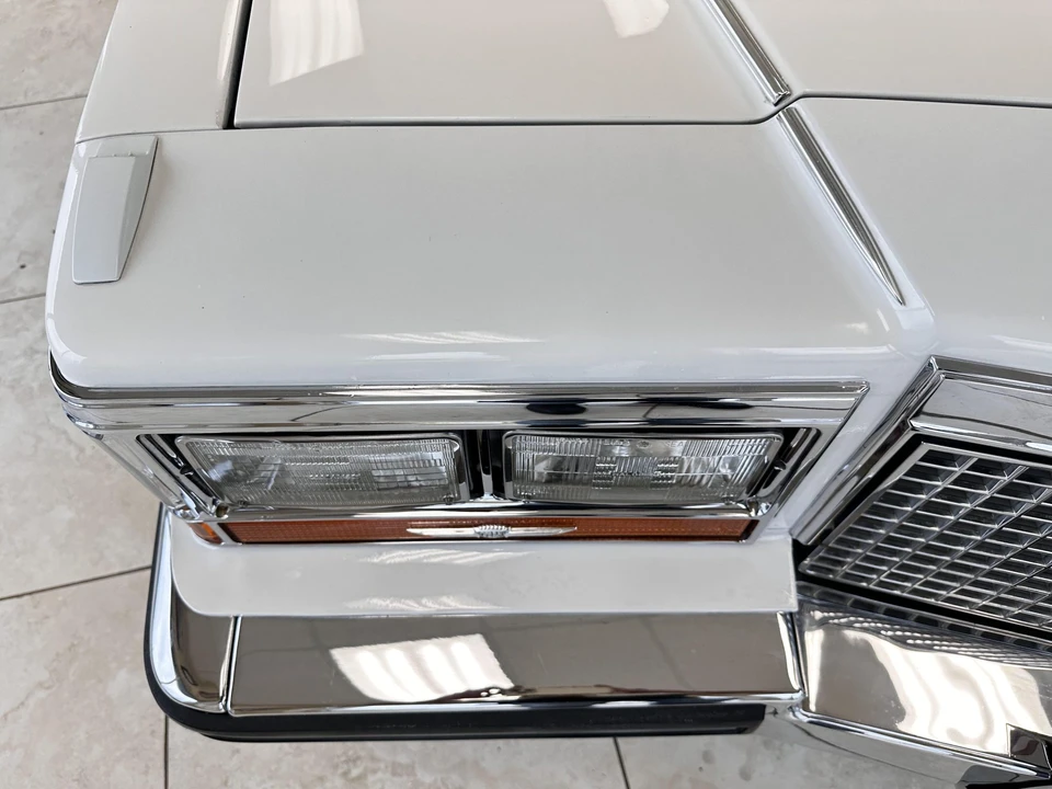 1988 Cadillac Brougham - Image 22 of 31