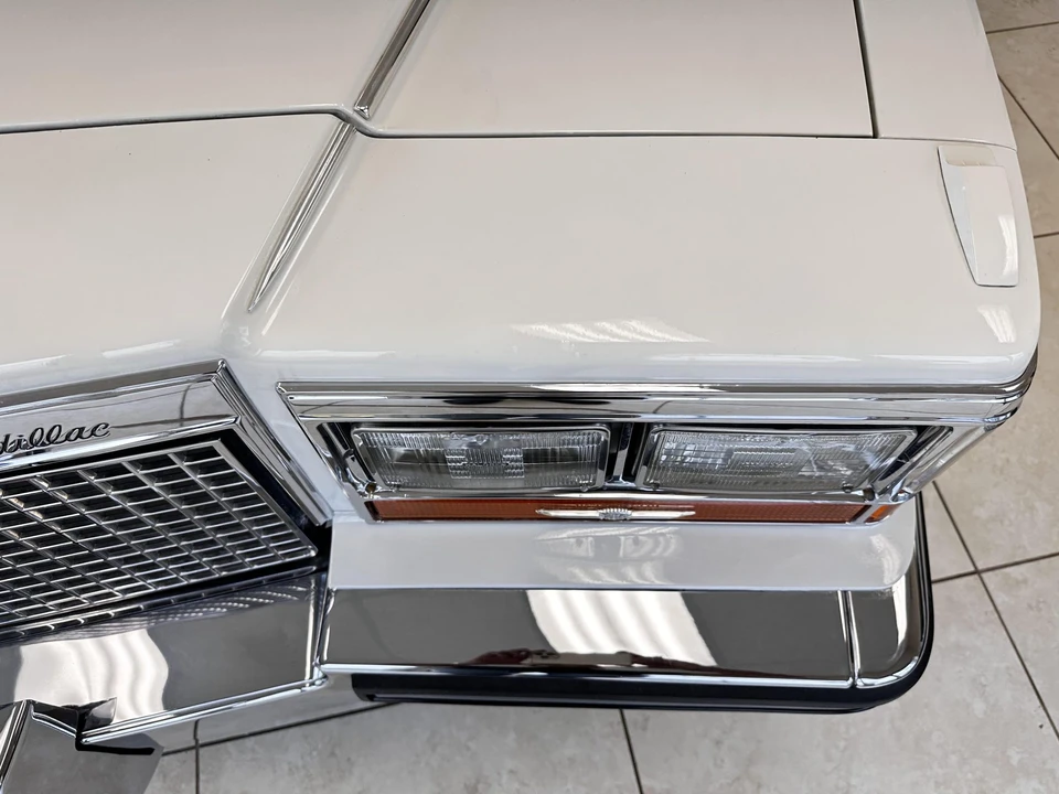 1988 Cadillac Brougham - Image 24 of 31