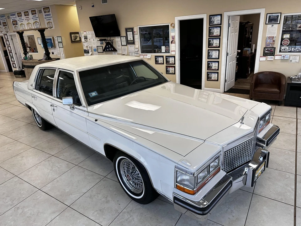 1988 Cadillac Brougham - Image 14 of 31
