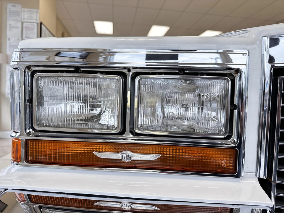 1988 Cadillac Brougham - Image 28 of 31