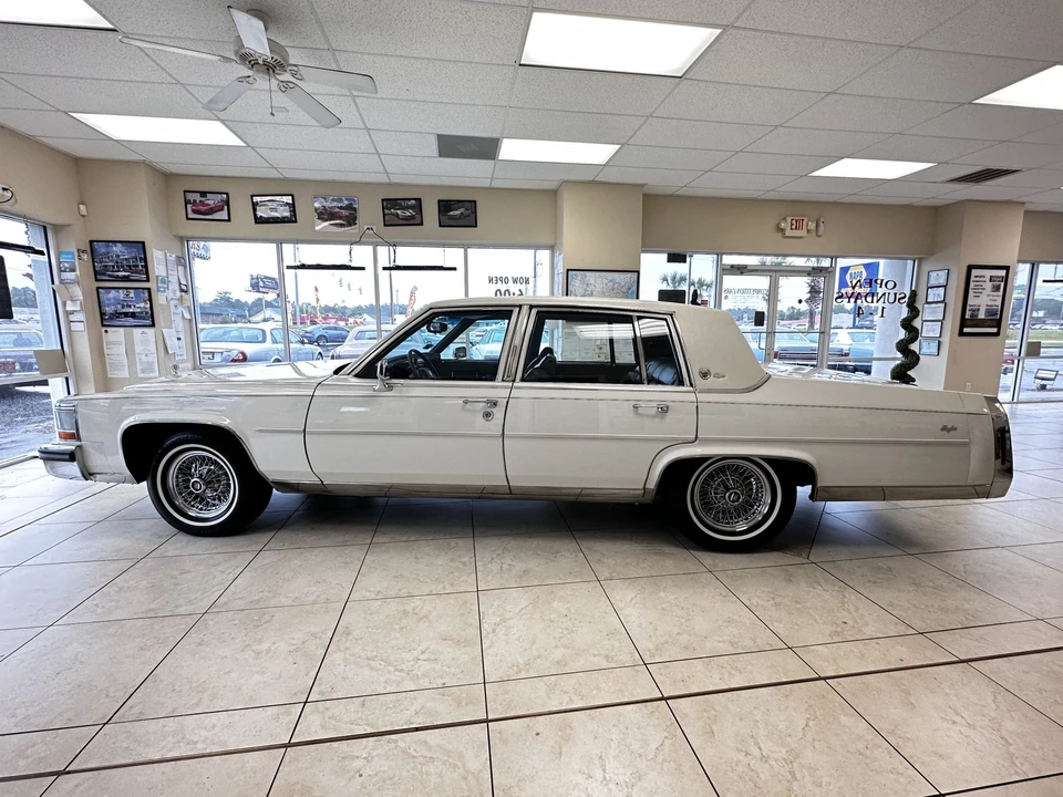 1988 Cadillac Brougham - Image 4 of 31