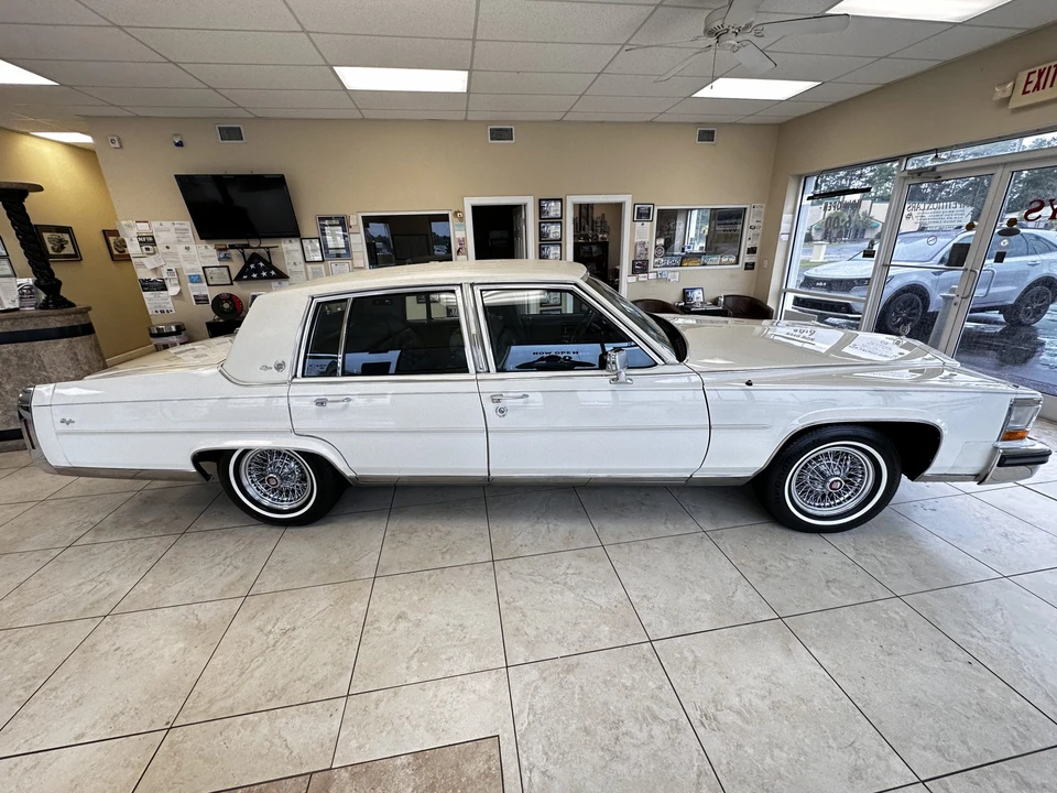 1988 Cadillac Brougham - Image 12 of 31