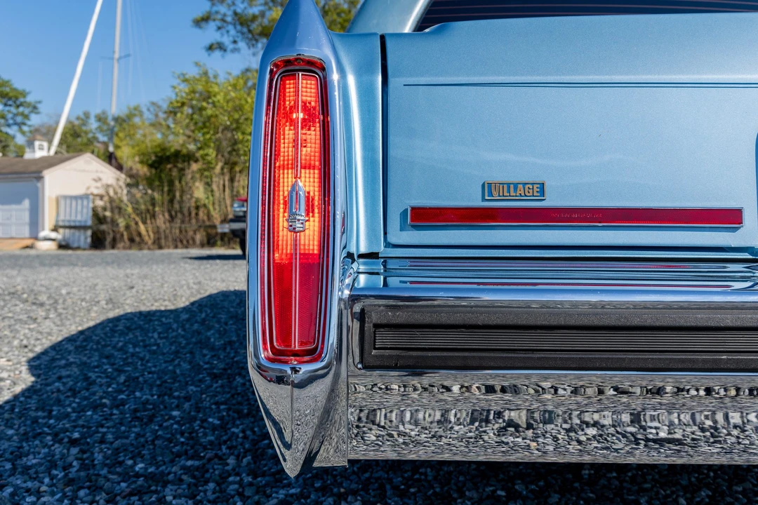 1988 Cadillac Brougham - Image 27 of 31