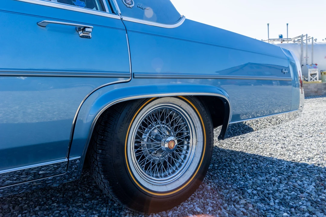 1988 Cadillac Brougham - Image 22 of 31