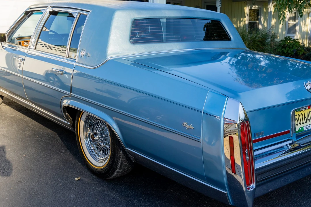 1988 Cadillac Brougham - Image 21 of 31