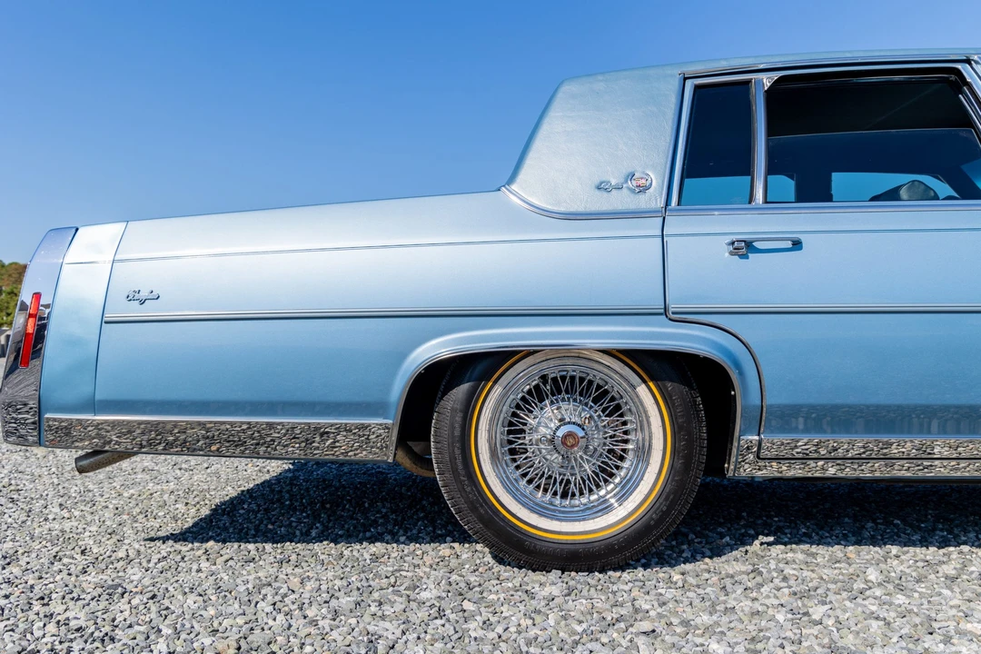1988 Cadillac Brougham - Image 16 of 31