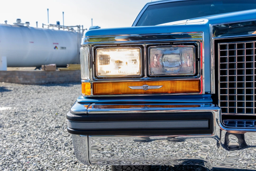 1988 Cadillac Brougham - Image 23 of 31