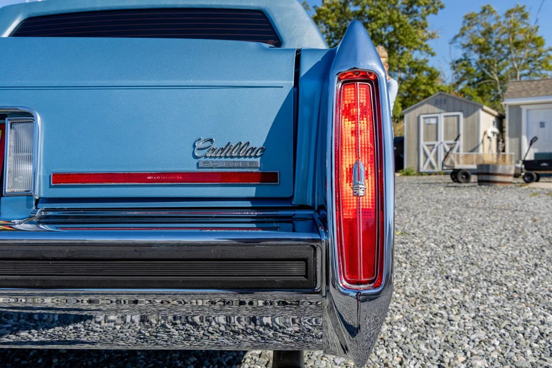 1988 Cadillac Brougham - Image 28 of 31