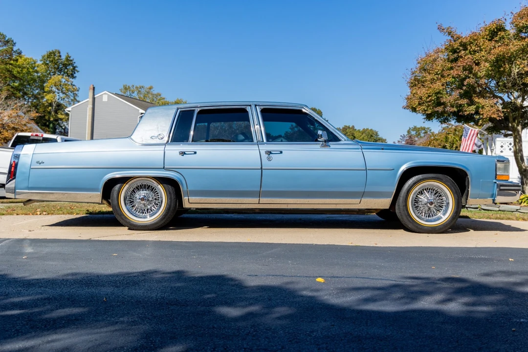 1988 Cadillac Brougham - Image 4 of 31