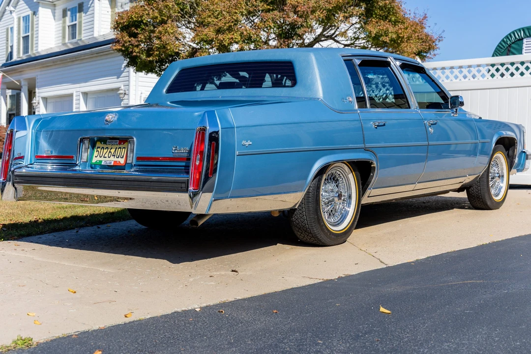 1988 Cadillac Brougham - Image 5 of 31