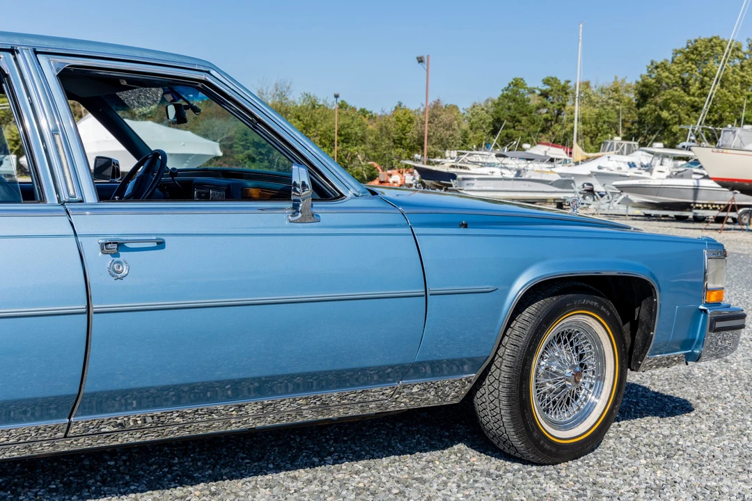 1988 Cadillac Brougham - Image 13 of 31