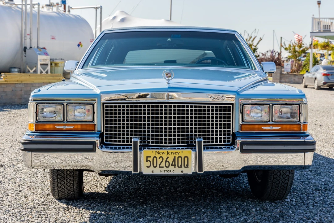 1988 Cadillac Brougham - Image 3 of 31
