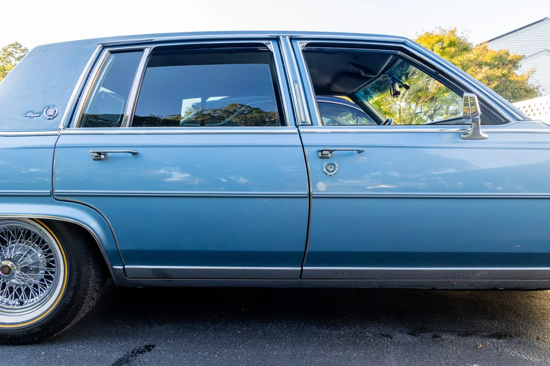 1988 Cadillac Brougham - Image 15 of 31