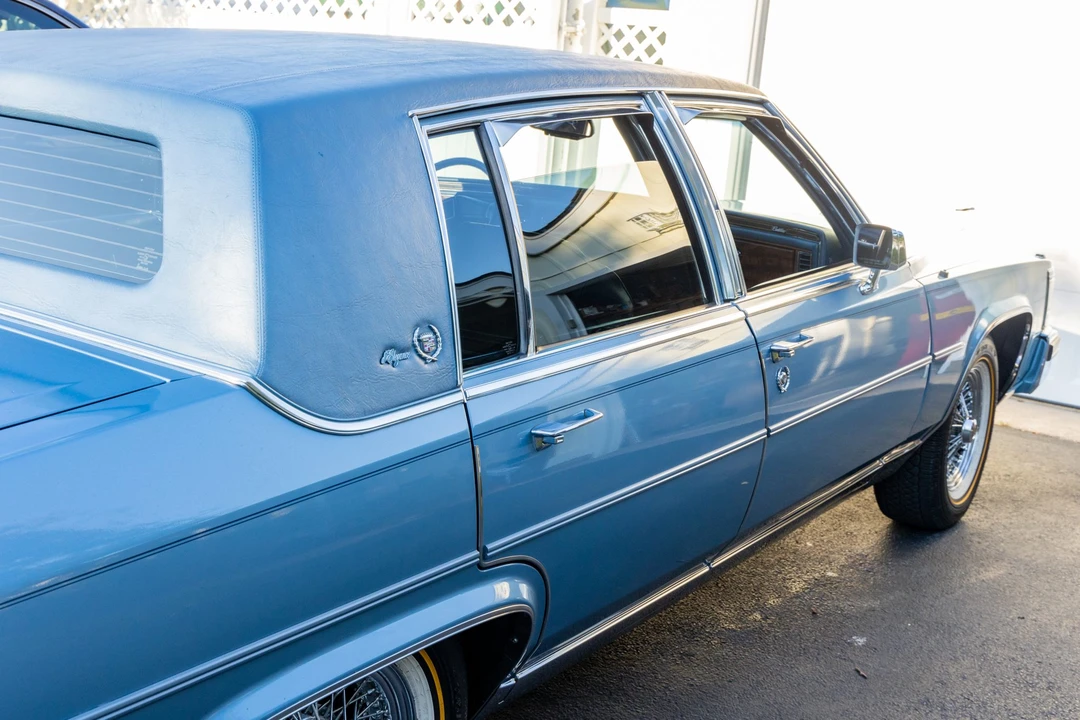 1988 Cadillac Brougham - Image 17 of 31