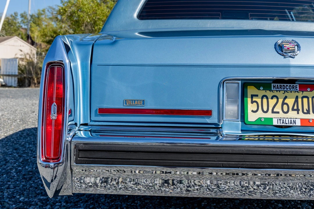 1988 Cadillac Brougham - Image 25 of 31