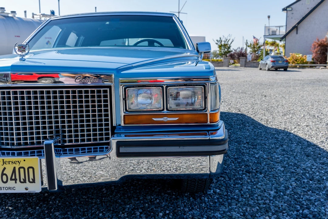 1988 Cadillac Brougham - Image 10 of 31