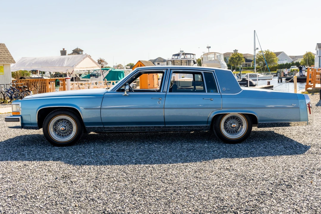 1988 Cadillac Brougham - Image 9 of 31