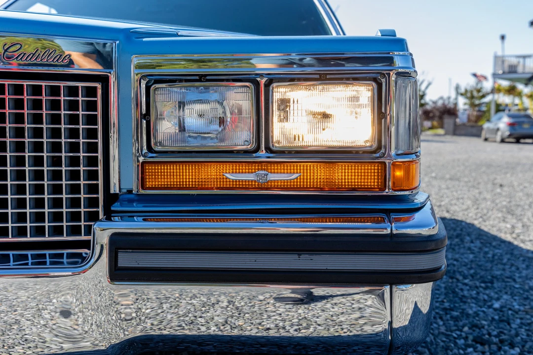 1988 Cadillac Brougham - Image 24 of 31