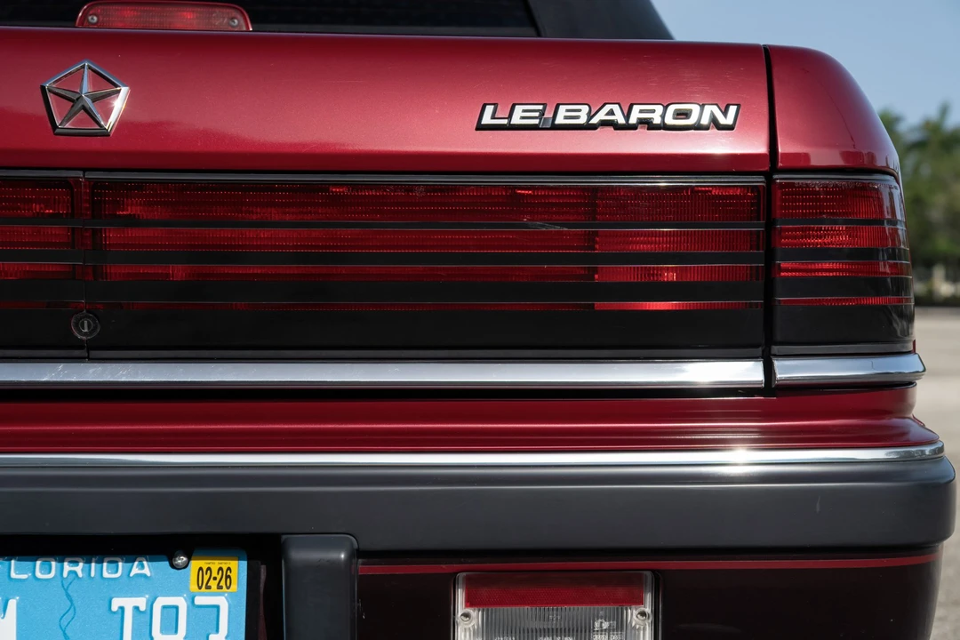 1988 Chrysler LeBaron - Image 29 of 31