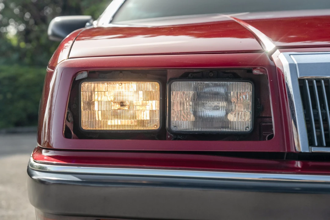 1988 Chrysler LeBaron - Image 26 of 31