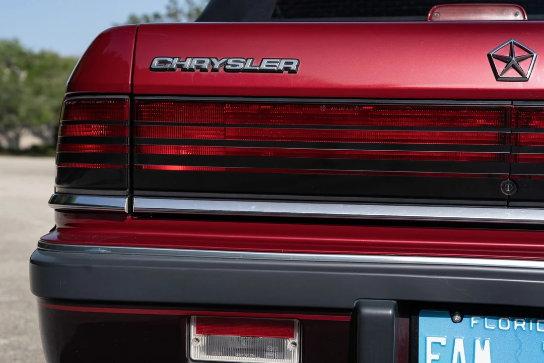 1988 Chrysler LeBaron - Image 28 of 31