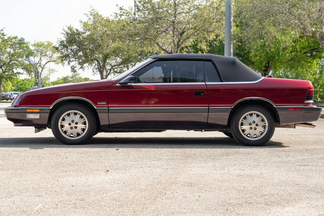 1988 Chrysler LeBaron - Image 16 of 31