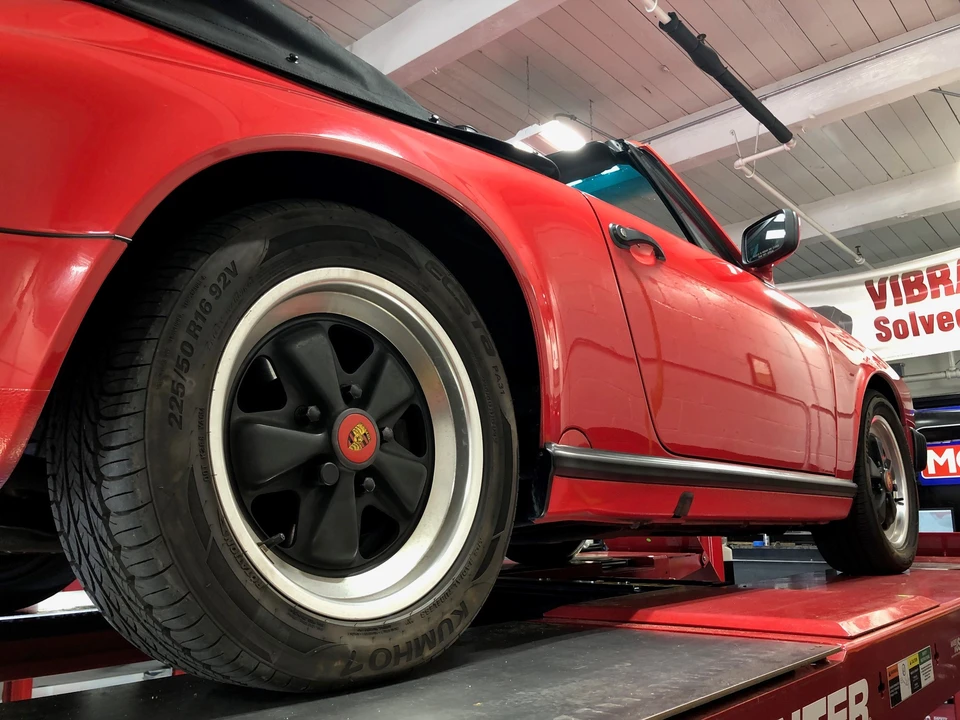 1988 Porsche 911 Carrera 3.2 - Image 28 of 31