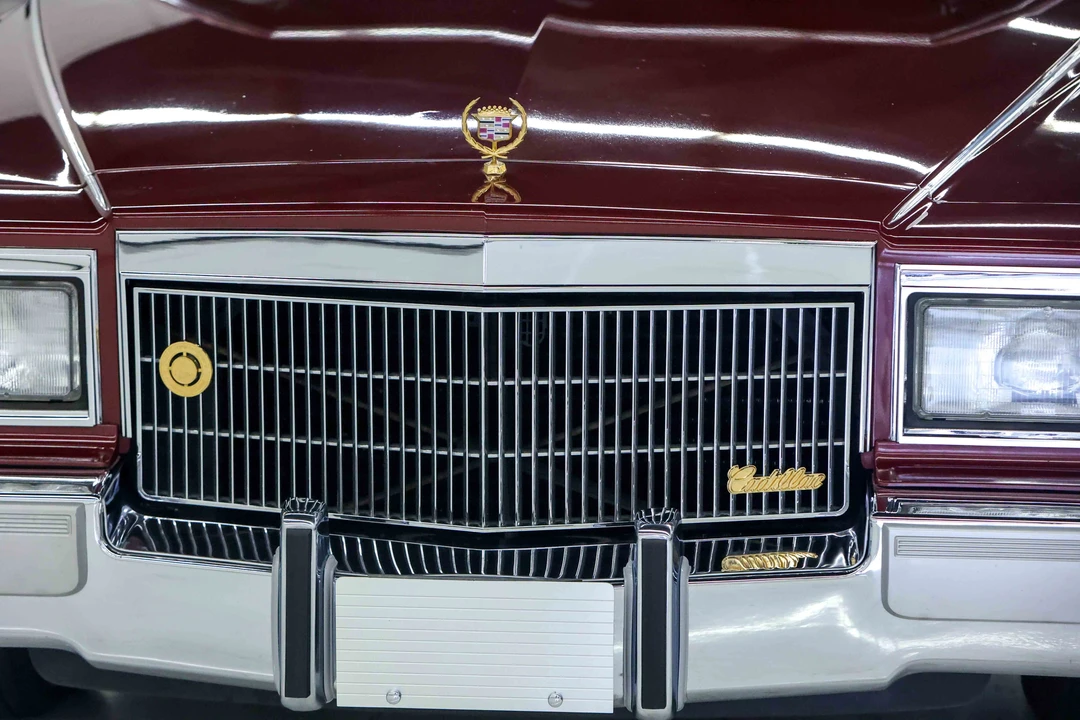 1990 Cadillac Brougham - Image 20 of 31