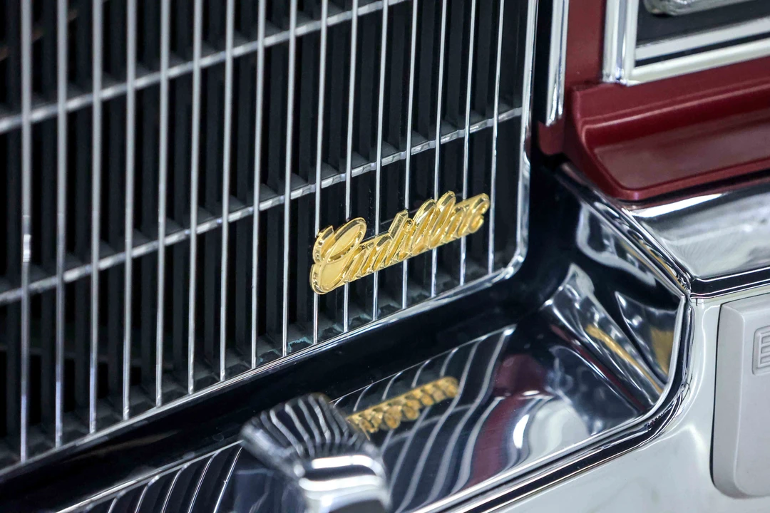 1990 Cadillac Brougham - Image 24 of 31